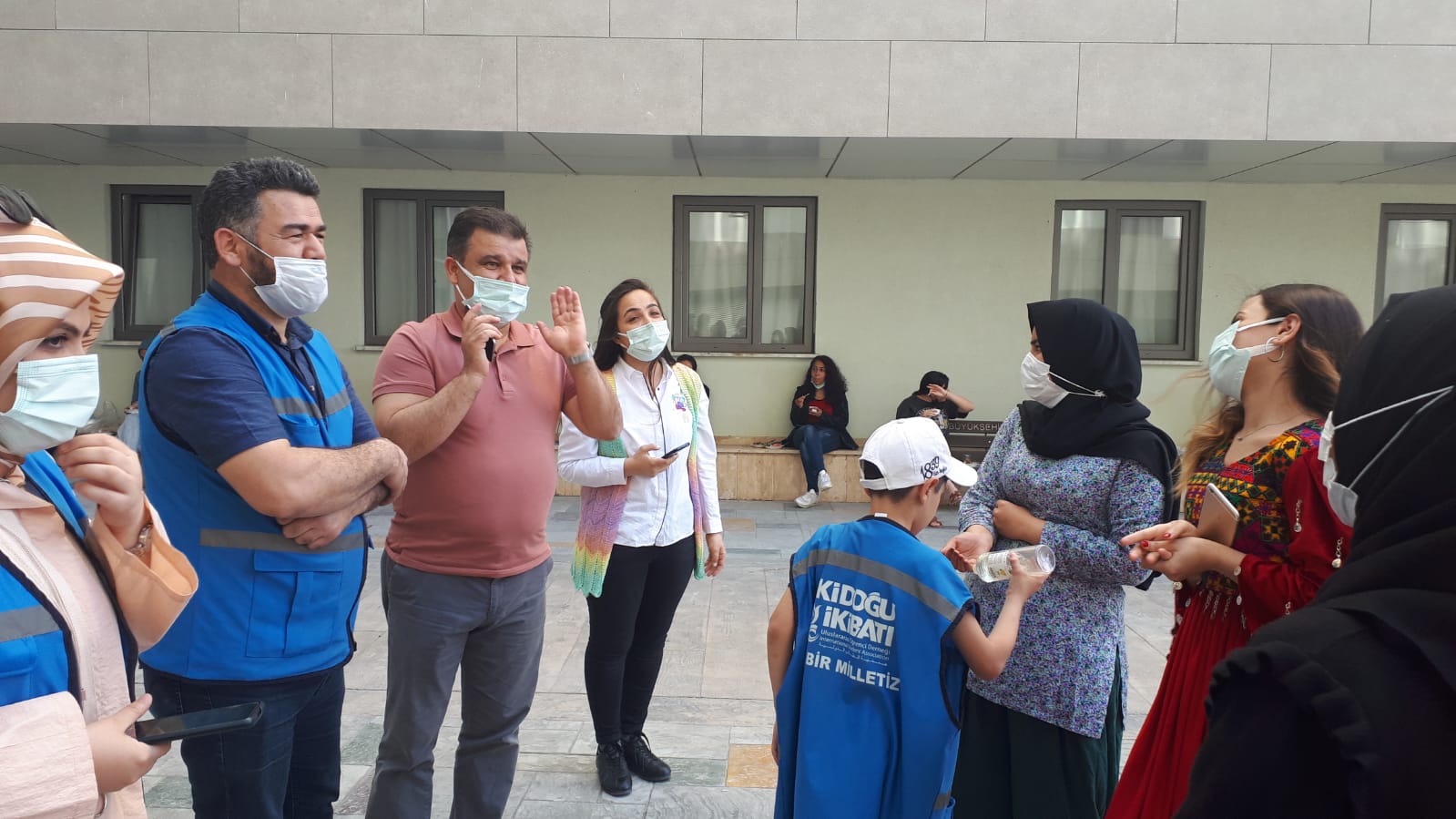 İki Doğu İki Batı’dan Bayram Sürprizi