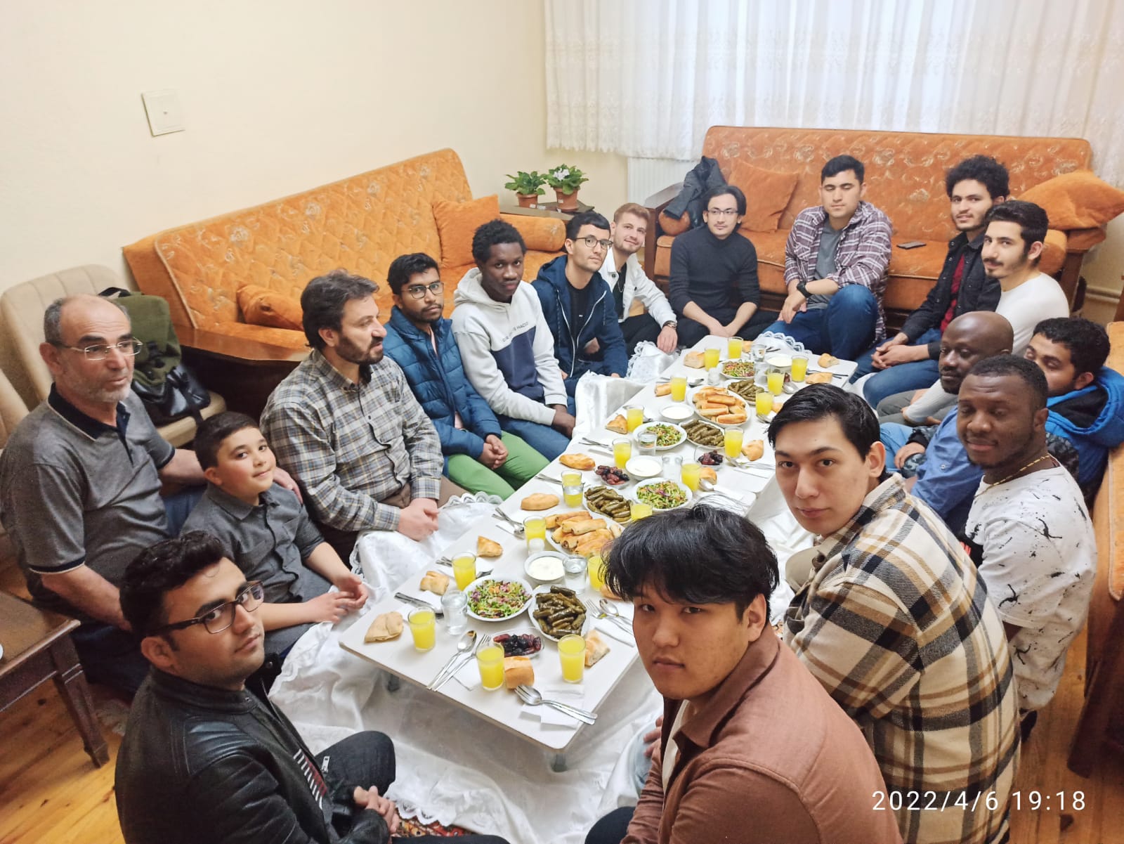 Hayırseverlerimiz Öğrencilerimizi İftarda Misafir Ediyor...
