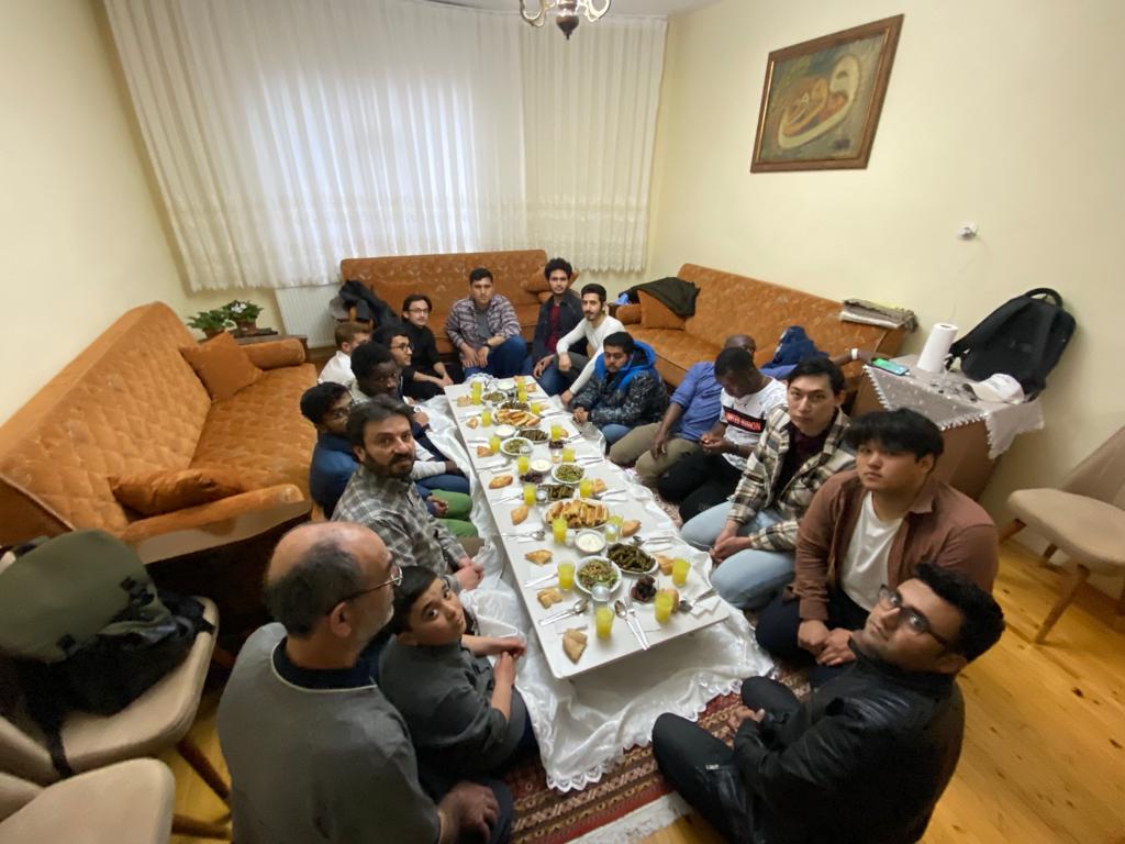 Hayırseverlerimiz Öğrencilerimizi İftarda Misafir Ediyor...