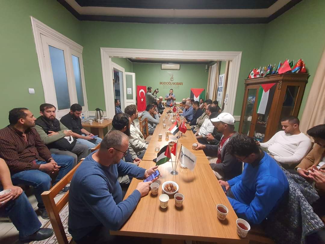 Siyonist Saldırılarda Yakınlarını Kaybeden Filistinli Öğrencilere Taziye Programı