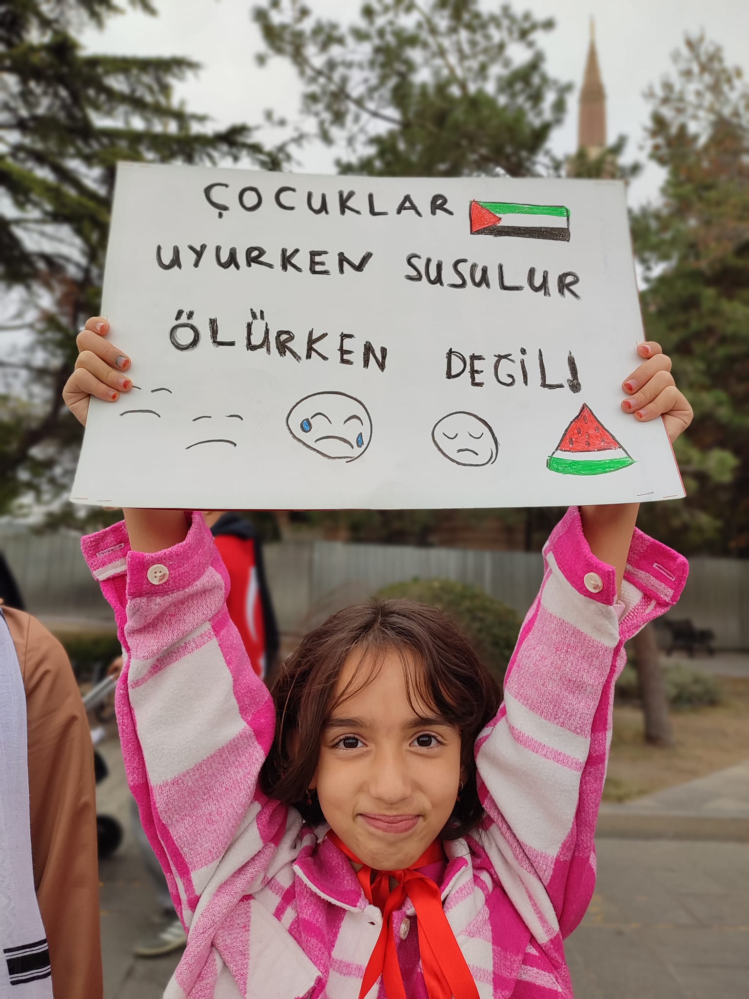 Uluslararası Öğrencilerimiz Filistin'e destek için oluşturulan insan zincirine katıldı