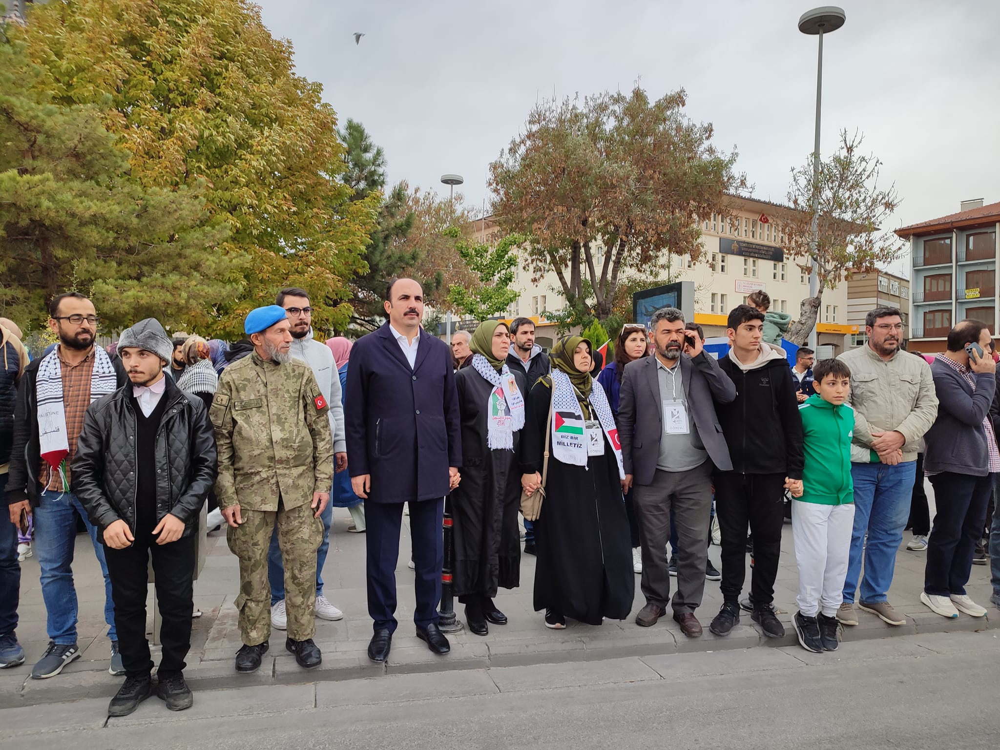 Uluslararası Öğrencilerimiz Filistin'e destek için oluşturulan insan zincirine katıldı