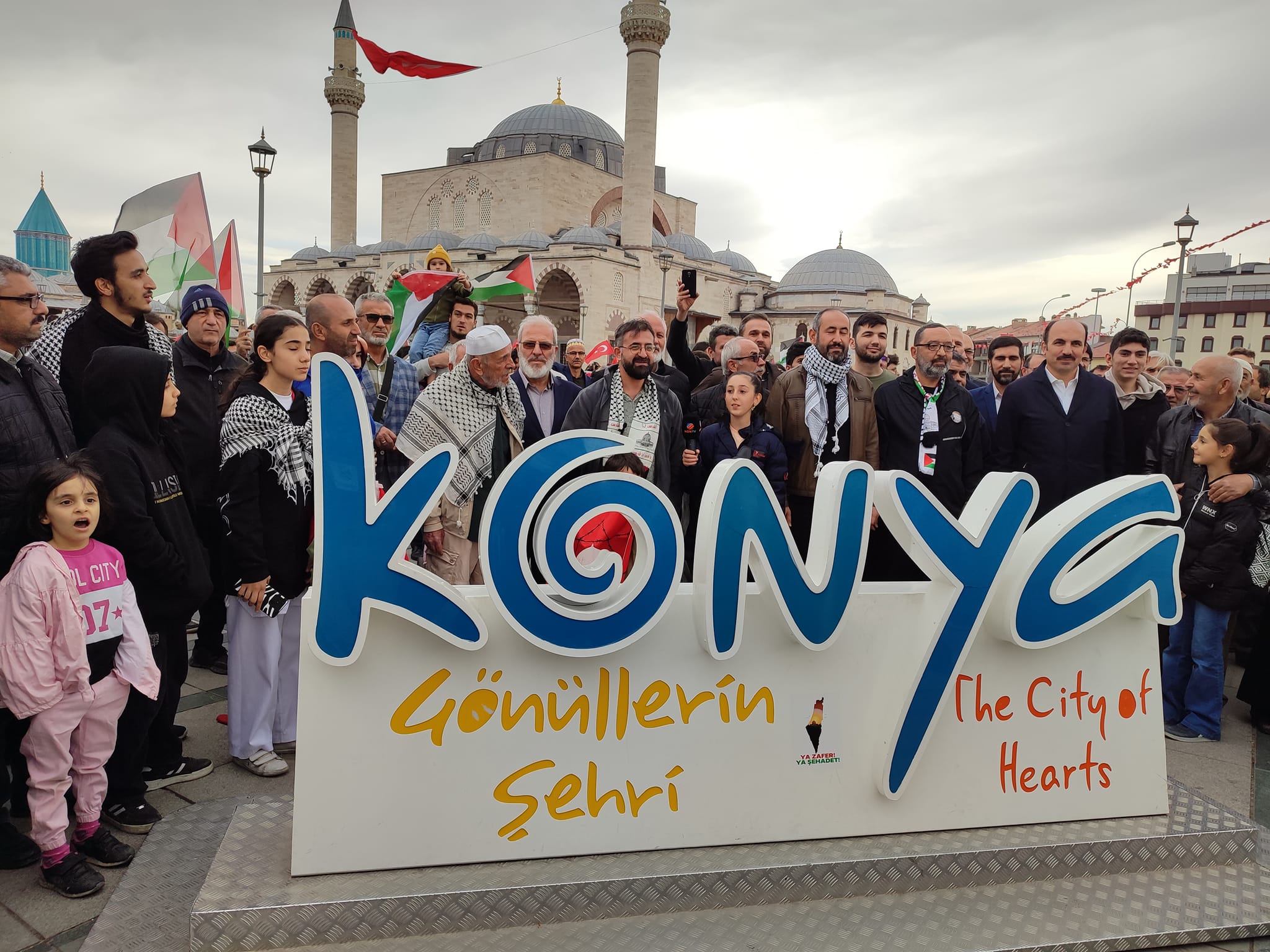 Uluslararası Öğrencilerimiz Filistin'e destek için oluşturulan insan zincirine katıldı
