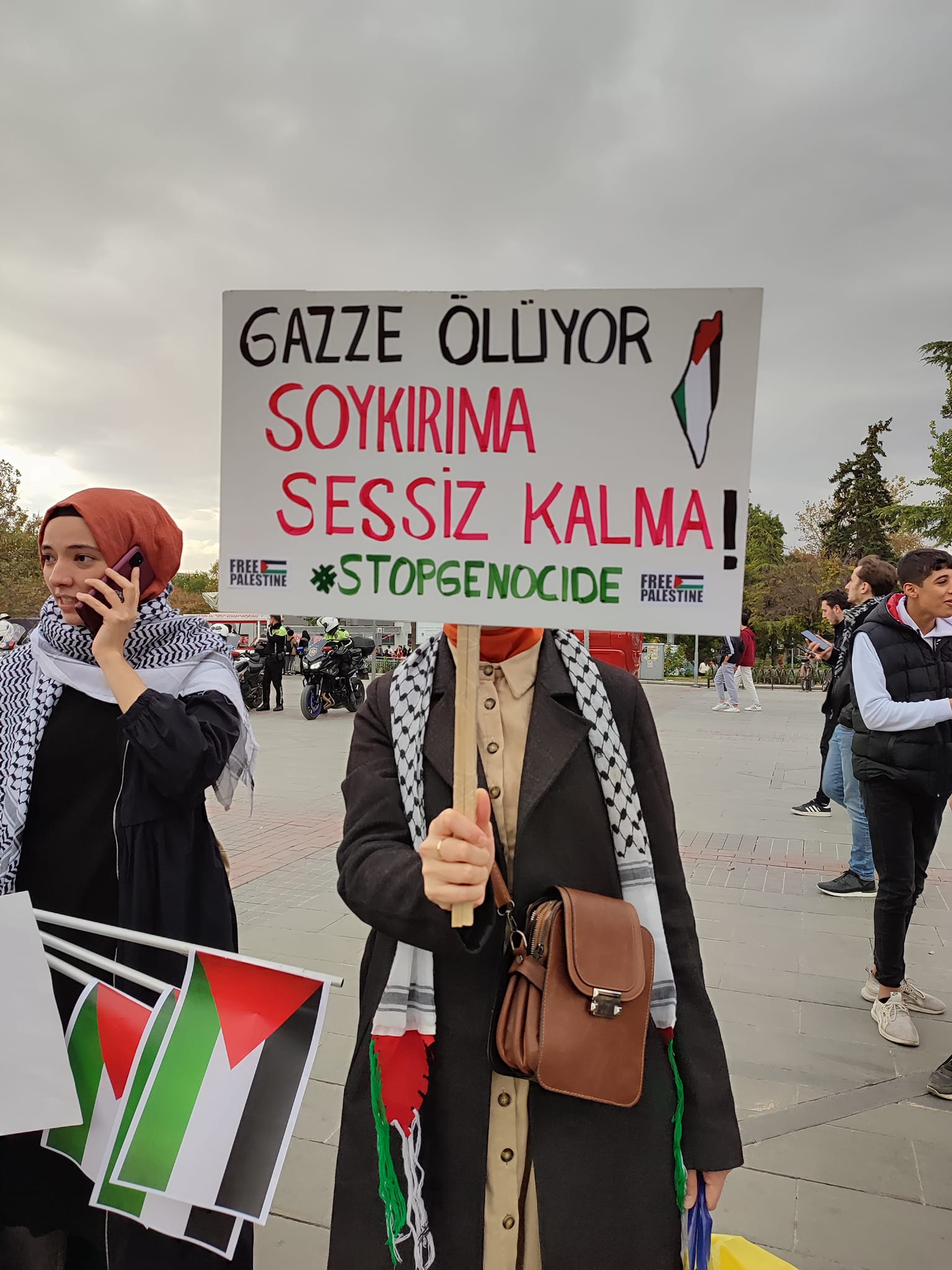Uluslararası Öğrencilerimiz Filistin'e destek için oluşturulan insan zincirine katıldı